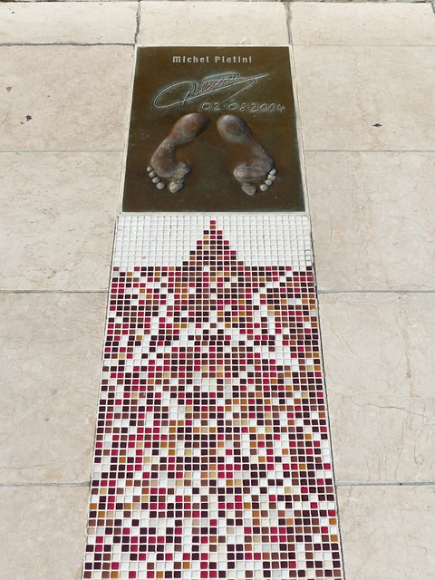 更偏向他熟 更偏向他熟